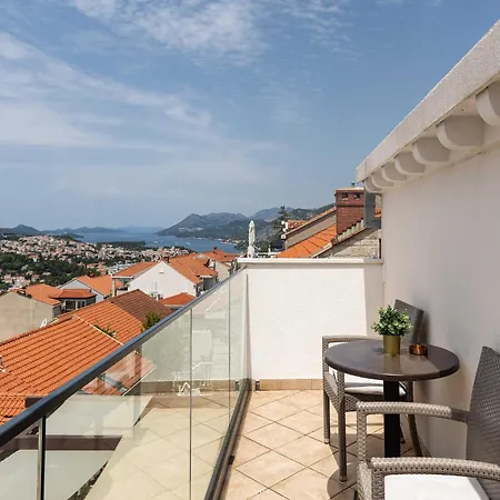 Апартаменты Kono - Two-bedroom With Balcony And Sea View - Marka Gjaje Street *