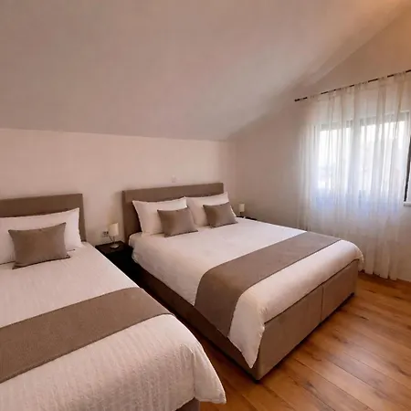 Апартаменты Kono - Two-bedroom With Balcony And Sea View - Marka Gjaje Street