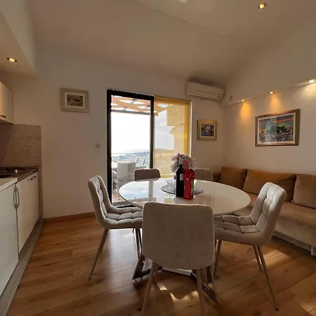 Kono - Two-bedroom With Balcony And Sea View - Marka Gjaje Street Lejlighed *