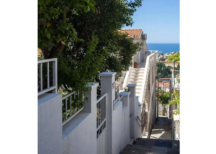 Kono - Two-bedroom With Balcony And Sea View - Marka Gjaje Street Appartement *